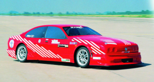 První výjezd rychlostního speciálu Ecorra Sport V8 ke zkušební jízdě na letišti Mošnov 8. 6. 1997. Za volantem Dr. Vladimír Dolejš.