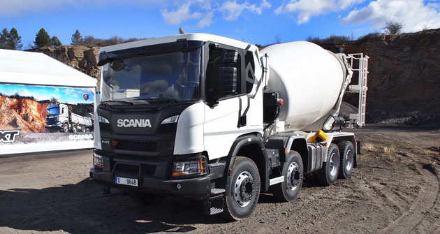 Scania P 410 8x4 s domíchávačem betonu
