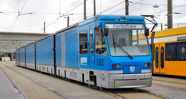 Nákladní tramvaj CarGoTram ve vozovně Nákladní tramvaj CarGoTram ve vozovně