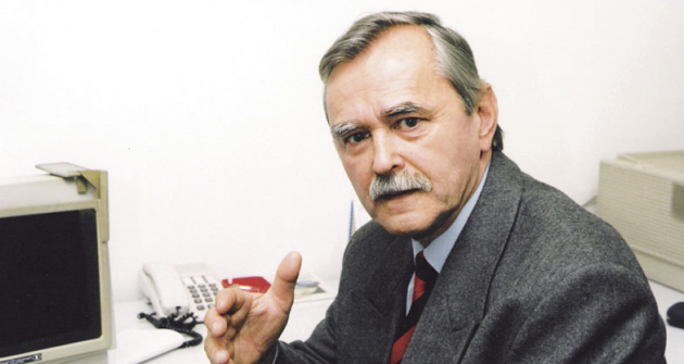 JUDr. KAREL FRIML, CSc. Specialista na dopravní legislativu JUDr. KAREL FRIML, CSc. Specialista na dopravní legislativu