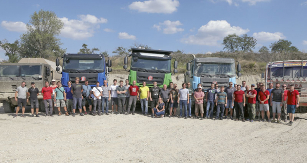 Zaměstnanci Technického úseku TATRA TRUCKS a.s., konstruktéři a technici na výjezdním teambuildingu ve štěrkovně Ketelec v katastru obce Podunajské Biskupice. Zaměstnanci Technického úseku TATRA TRUCKS a.s., konstruktéři a technici na výjezdním teambuildingu ve štěrkovně Ketelec v katastru obce Podunajské Biskupice.