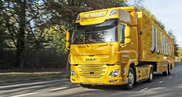 DAF Trucks předal svůj první truck s čistě elektrickým pohonem nizozemskému řetězci supermarketů Jumbo