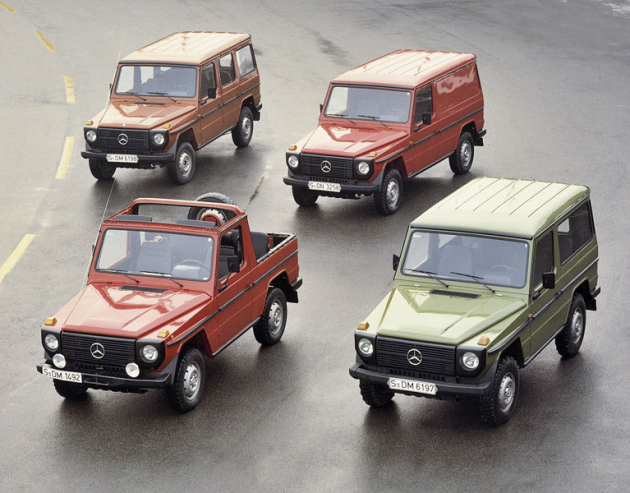 V roce 1975 vedle vojenských verzí byly ve výrobě karoserie třídveřové, pětidveřové, kabrio i van