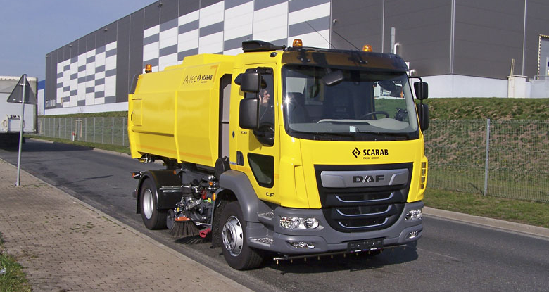 Testovaný DAF LF 230 FA se zametací nástavbou Scarab