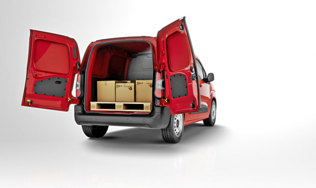Peugeot Partner – Zadní křídlové dveře jsou ideální pro nakládání palet vozíkem