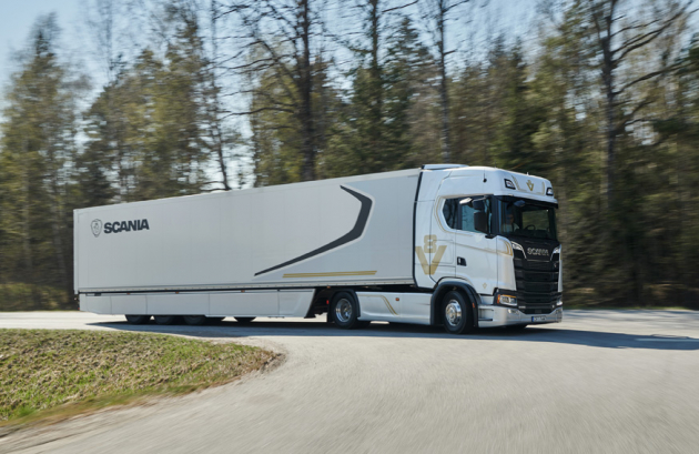 I po padesáti letech Scania stále nabízí vozy vybevené vznětovými motory V8! I po padesáti letech Scania stále nabízí vozy vybevené vznětovými motory V8!