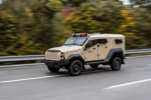 T-Kat (Ford F-550 Heavy Duty) s obrněnou karosérií Plasan na Zkušebním polygonu Tatra v Kopřivnici. T-Kat (Ford F-550 Heavy Duty) s obrněnou karosérií Plasan na Zkušebním polygonu Tatra v Kopřivnici.