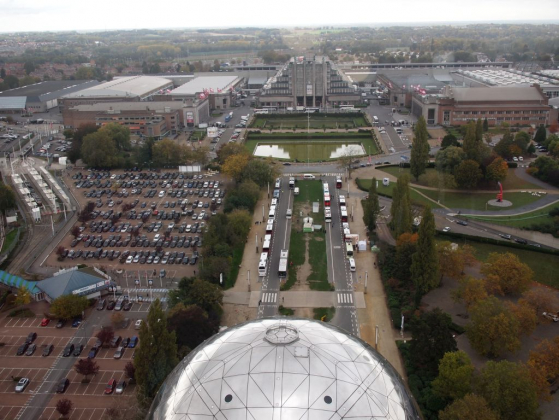 Areál výstaviště v Bruselu při pohledu z Atomia