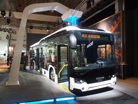 Elektrobus Scania Citywide s nabíjením pomocí sběrače na střeše autobusu