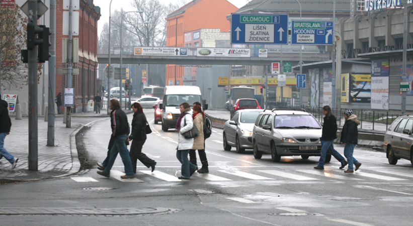 Chodci jsou v dopravním provozu ohrožený druh.