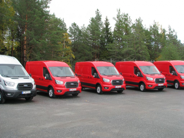 Přehlídka automobilů Ford Transit HEV	