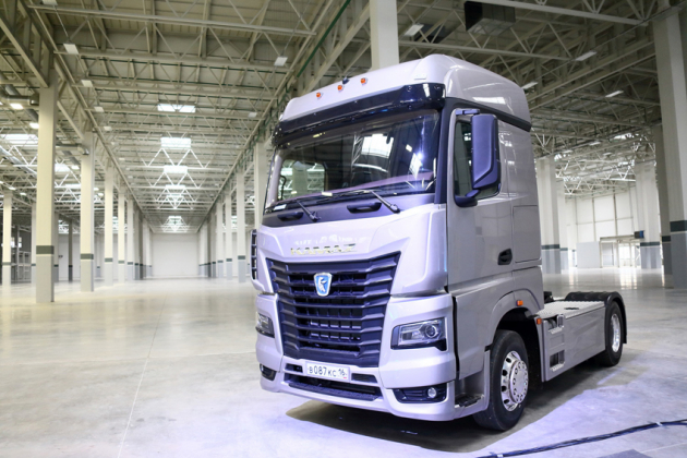 Kamaz z kabinou od Mercedesu. Kamaz z kabinou od Mercedesu.