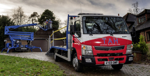 Další Fuso Canter ve flotile londýnské společnosti TAH Access Platform Hire.