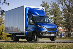09-iveco-newdaily-cabbox 129566