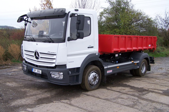 Lehký nosič kontejnerů na podvozku stavební řady Mercedes-Benz Atego 1223 K