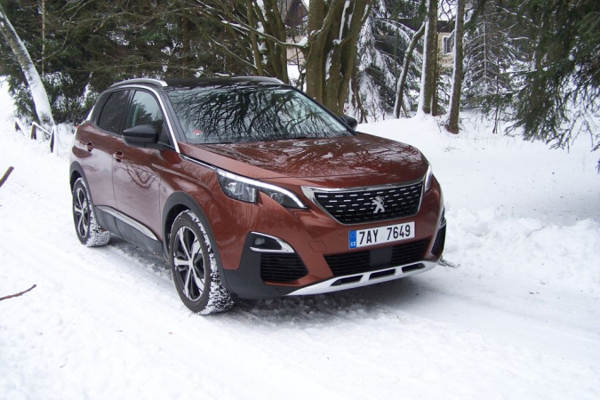 Peugeot 3008 1.2 Allure se svezl alespoň na malé vrstvě sněhu