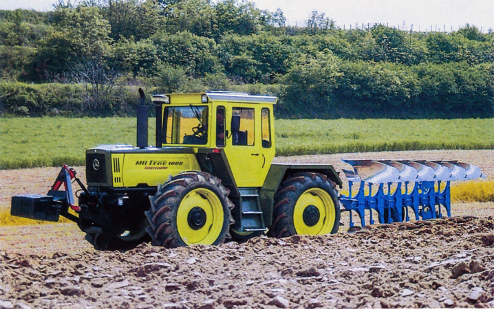 Mezi poznávací znamení traktorů MB-Trac patřila mimo jiné i kombinace dvou odstínů zelené barvy.  