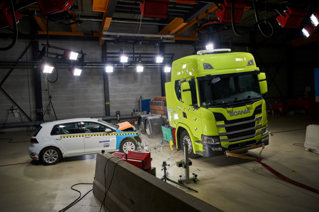 Nárazové testy elektrického nákladního vozidla Scania Nárazové testy elektrického nákladního vozidla Scania