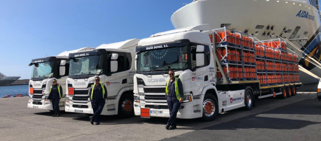 Nákladní vozidla Scania bezpečně přepravují plyn na španělských ostrovech. Nákladní vozidla Scania bezpečně přepravují plyn na španělských ostrovech.