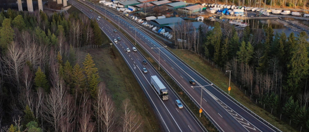 Scania testuje autonomní nákladní vozidla v dálničním provozu. Scania testuje autonomní nákladní vozidla v dálničním provozu.