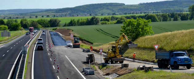Dělníci se vracejí na stavby nových dálnic Dělníci se vracejí na stavby nových dálnic