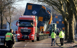 První tahač MAN TGX nové generace v provedení pro těžkou dopravu využila společnost W. Mayer GmbH &amp; Co. KG ze Zweibrückenu při transportu 233tunového nákladu.