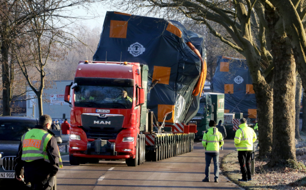 První tahač MAN TGX nové generace v provedení pro těžkou dopravu využila společnost W. Mayer GmbH & Co. KG ze Zweibrückenu při transportu 233tunového nákladu. První tahač MAN TGX nové generace v provedení pro těžkou dopravu využila společnost W. Mayer GmbH & Co. KG ze Zweibrückenu při transportu 233tunového nákladu.