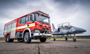 Hasičský speciál Scania s nástavbou od společnosti Kobit zařadila do svého vozového parku hasičská jednotka na letišti Praha – Vodochody. 