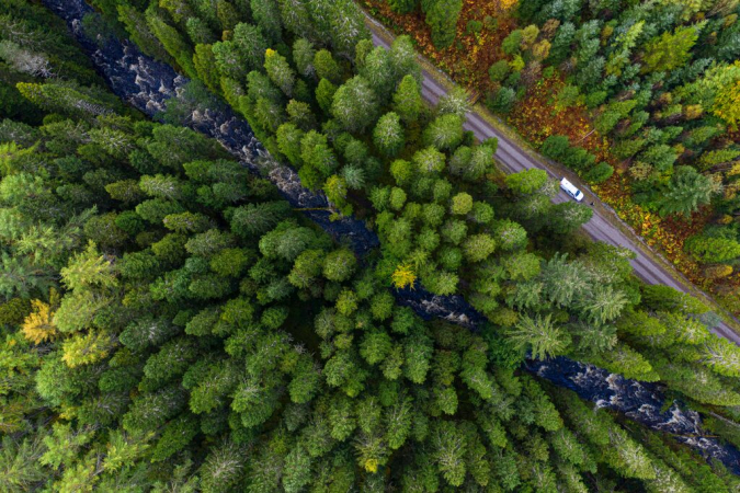 Společnost Shell Czech Republic a.s. nabízí firemním zákazníkům možnost kompenzovat emise CO2 a další skleníkové plyny z natankovaných pohonných hmot prostřednictvím palivových karet Shell. 