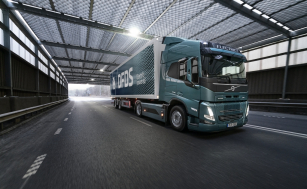 Společnost Volvo Trucks obdržela od společnosti DFDS, největší přepravní a logistické společnosti v severní Evropě, objednávku na 100 nákladních elektrických vozidel FM.