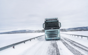 Elektrická nákladní vozidla Volvo Trucks jsou důkladně testována v extrémním zimním počasí. 