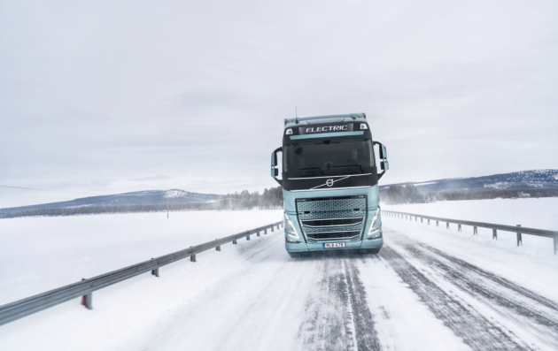 Elektrická nákladní vozidla Volvo Trucks jsou důkladně testována v extrémním zimním počasí. Elektrická nákladní vozidla Volvo Trucks jsou důkladně testována v extrémním zimním počasí.