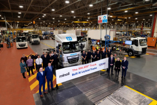 Předání se zúčastnili generální ředitel společnosti Minoli Jonathon Minoli, marketingový manažer společnosti DAF Trucks UK Phil Moon a ředitel provozu společnosti Leyland Trucks Phil Jones spolu se zástupci servisního dealera DAF, společnosti HTC z Londýna. 