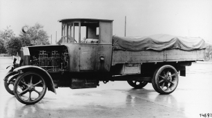 Benz 5 K 3 se stal prvním nákladním automobilem své značky, k jehož pohonu sloužil vznětový motor. 