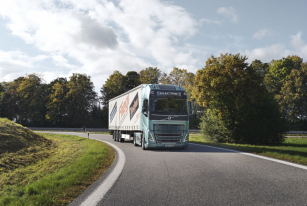 Elektrické nákladní vozidlo Volvo Electric z těžké řady bylo podrobeno testu: vyniká jak dojezdem, tak energetickou účinností.