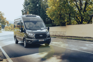 Rámcová smlouva se týká dodávek vozů Ford Transit a Ford Transit Custom jako základních modelů pro rekreační a obytná vozidla od roku 2022. 