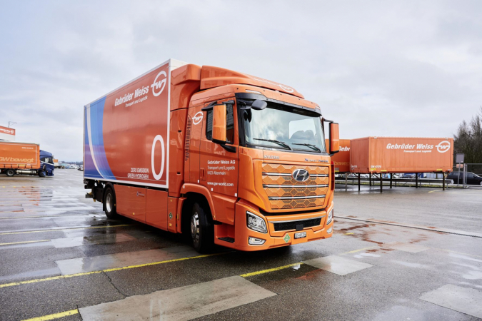 Gebrüder Weiss investuje do řady nákladních vozidel s nízkými emisemi. Na obrázku vlastní hydrogen-truck společnosti. (zdroj: Gebrüder Weiss / Scheutzow)