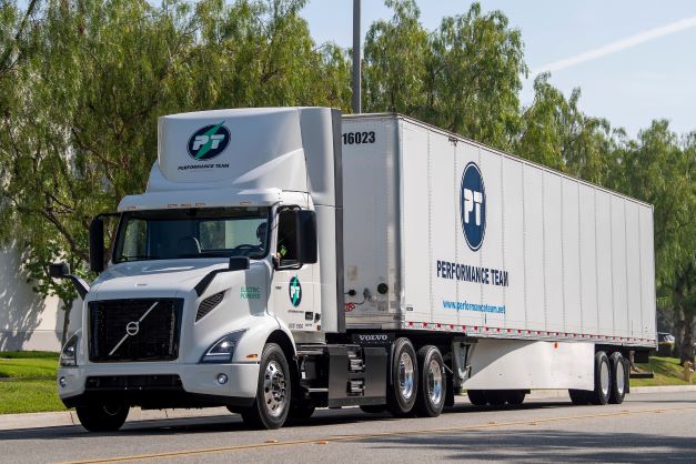 Elektrická nákladní vozidla třídy 8 se budou používat v Kalifornii pro různé přepravní úkoly