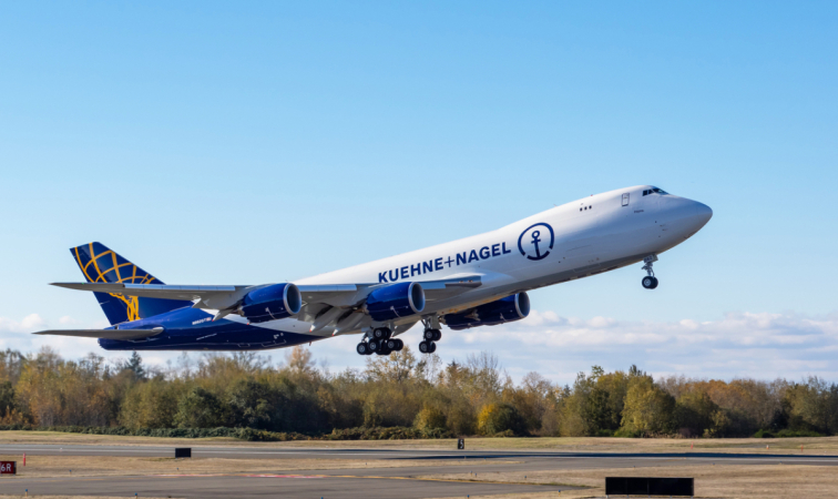 Vánoční dárek Boeing 747-8 Freighter „Inspire“.