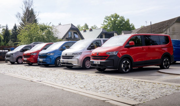 VW Transporter a Caravelle