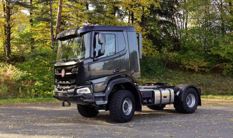 Tatra Phoenix 4x4 tatraktor 2025